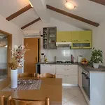 Ari And Bonnie - Cozy With Roof Terrace Apartamento Pula