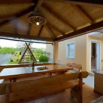 Ari And Bonnie - Cozy With Roof Terrace Apartamento *