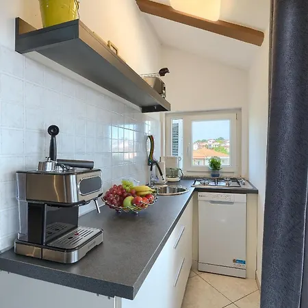 Ari And Bonnie - Cozy With Roof Terrace Pula