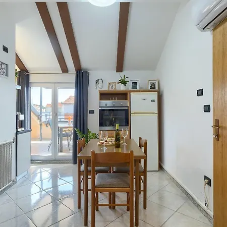 Appartamento Ari And Bonnie - Cozy With Roof Terrace Pola
