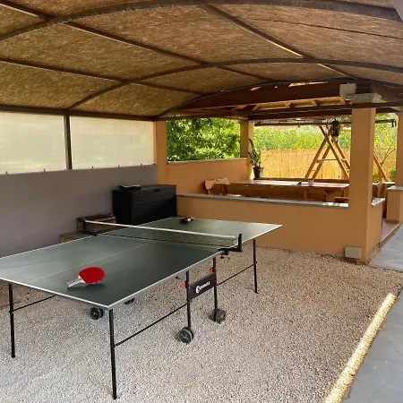 Ari And Bonnie - Cozy With Roof Terrace Apartment