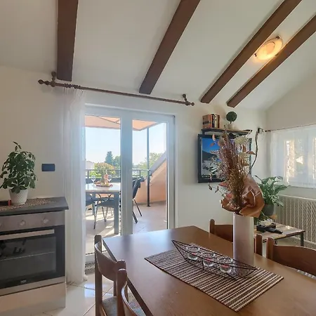 Apartmán Ari And Bonnie - Cozy With Roof Terrace *