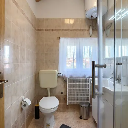 Ari And Bonnie - Cozy With Roof Terrace Pula