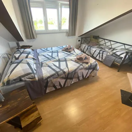 Ari And Bonnie - Cozy With Roof Terrace Apartmán *