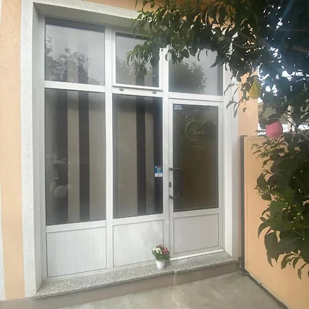 Ari And Bonnie - Cozy With Roof Terrace Apartmán *