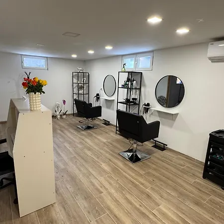 Ari And Bonnie - Cozy With Roof Terrace Apartmán