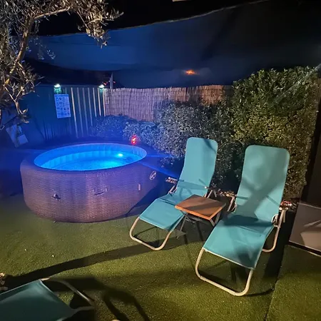 شقة Ari And Bonnie - Cozy With Roof Terrace *