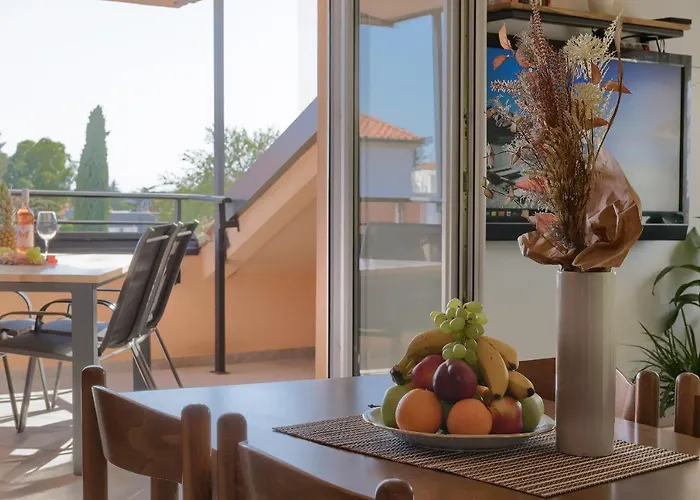 Ari And Bonnie - Cozy With Roof Terrace Apartman *