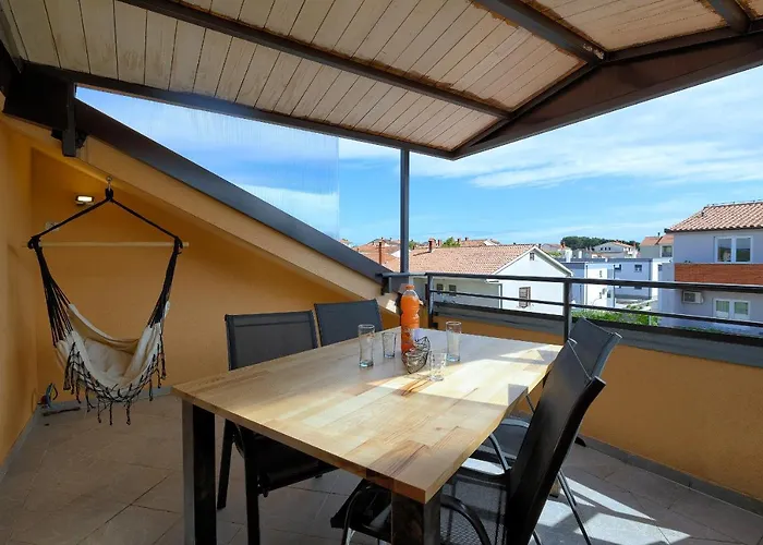 Ari And Bonnie - Cozy With Roof Terrace Apartman