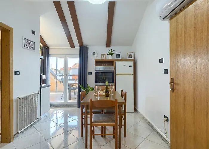 Apartman Ari And Bonnie - Cozy With Roof Terrace Póla