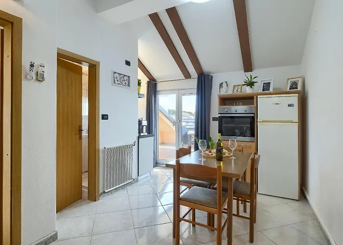 Ari And Bonnie - Cozy With Roof Terrace Apartman