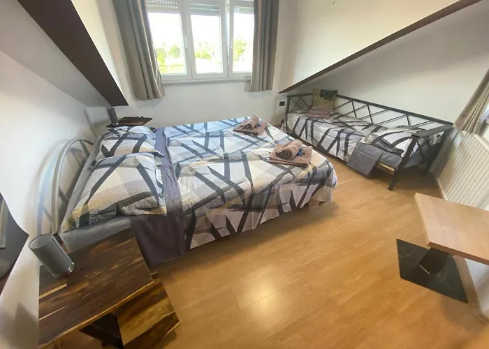 Ari And Bonnie - Cozy With Roof Terrace Apartman *