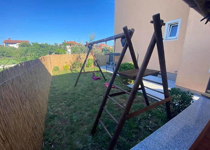 Ari And Bonnie - Cozy With Roof Terrace Apartman Póla