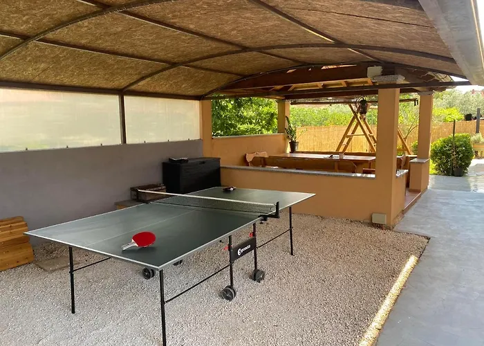 Ari And Bonnie - Cozy With Roof Terrace Apartman