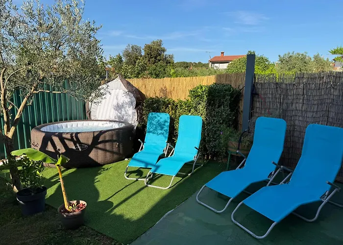 Apartman Ari And Bonnie - Cozy With Roof Terrace *